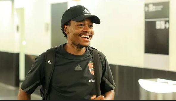 بيرسي تاو يغادر معسكر الأهلي في النمسا للانضمام لمنتخب جنوب إفريقيا