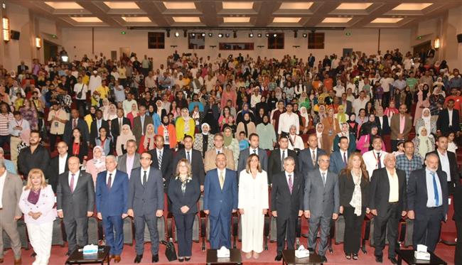 وزيرة الثقافة ومحافظ الإسماعيلية يشهدان انطلاق مهرجان الفنون الشعبية