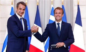   رئيس الوزراء اليوناني والرئيس الفرنسي يبحثان آخر التطورات في أوكرانيا