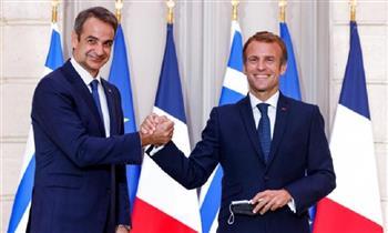رئيس الوزراء اليوناني والرئيس الفرنسي يبحثان آخر التطورات في أوكرانيا