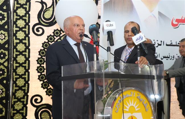 نقيب المعلمين: إنجازات السيسي لا تخطئها عين ونتكاتف لمواجهة التحديات ودعمنا الكامل له (صور)