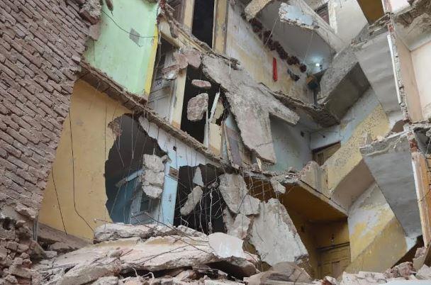 إصابة شخص إثر انهيار جزئى لعقار فى كرداسة