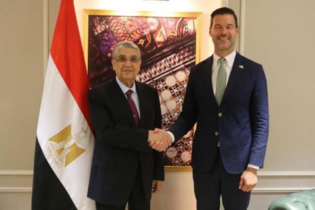شريك موثوق به.. وزير الكهرباء يشيد بالعلاقات المتميزة مع السويد