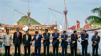   رئيس الوزراء السنغافوري يرأس وفد بلاده إلى القمة الـ 43 لرابطة "آسيان" بإندونيسيا