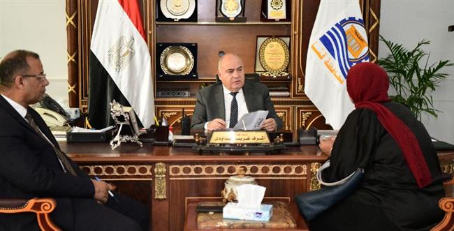 محافظ قنا يستقبل 68 مواطنا بمكتبه الأوجاع والهموم