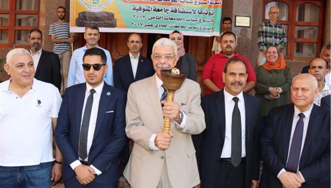 رئيس جامعة المنوفية يستقبل  شعلة وعلم أسبوع شباب الجامعات الثالث عشر 