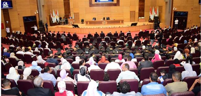 رئيس جامعة سوهاج يشهد حفل تخرج الدفعة الأولى لكلية الحاسبات والذكاء الاصطناعي
