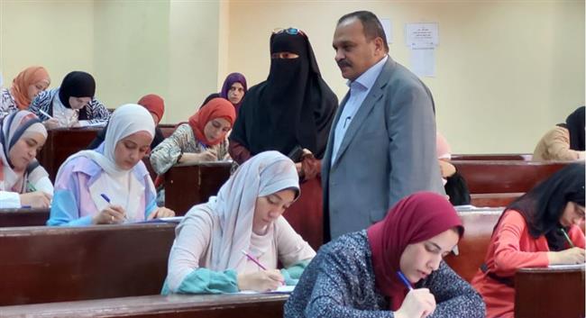 نائب رئيس جامعة بنها يواصل جولاته التفقدية لأعمال الكشف الطبي وامتحانات الترم الصيفي 