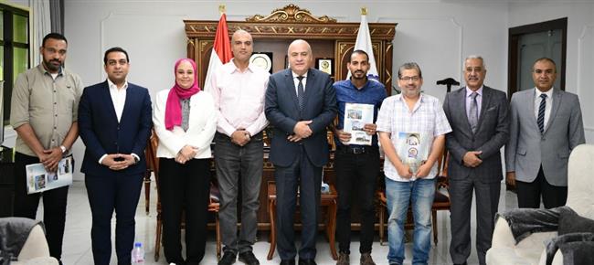  الداودي " يكرم فريق عمل تدريب العاملين بمكتبة مصر العامة بقنا