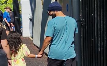 محمد صلاح فى شوارع لندن بصحبة أسرته