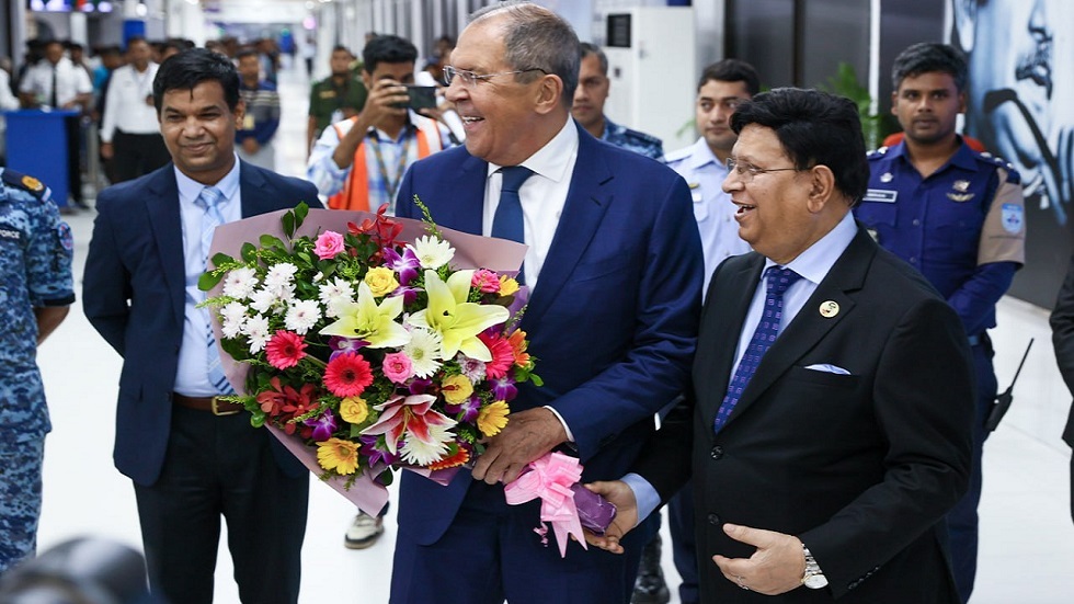 وزير الخارجية الروسي يصل إلى بنجلاديش في أول زيارة من نوعها