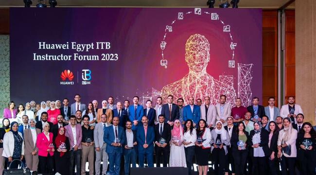 وزير التعليم العالي يؤكد أهمية تطبيق استراتيجية التحول الرقمي وجامعات الجيل الرابع