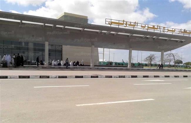 ضبط راكب بمطار برج العرب حاول تهريب كمية من الأقراص المخدرة