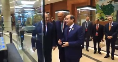 الرئيس السيسي يتفقد القاعة المخصصة للمعروضات التاريخية والثقافية للدول المشاركة بقمة مجموعة العشرين