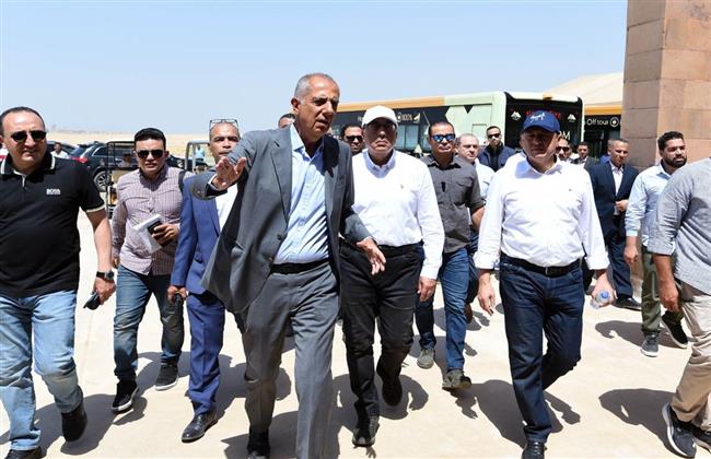 رئيس الوزراء يتفقد أعمال تطوير الخدمات بمنطقة الأهرامات