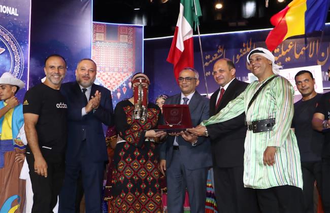 رئيس قصور الثقافة يشهد ختام مهرجان الإسماعيلية الدولي للفنون الشعبية ويكرم المشاركين
