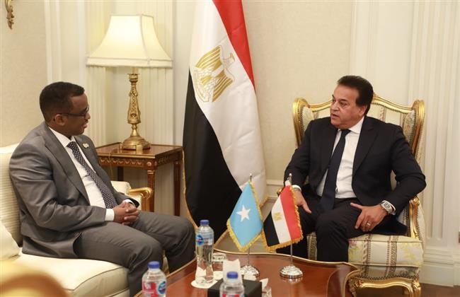 الدكتور خالد عبدالغفار يستقبل وزير العمل الصومالي 