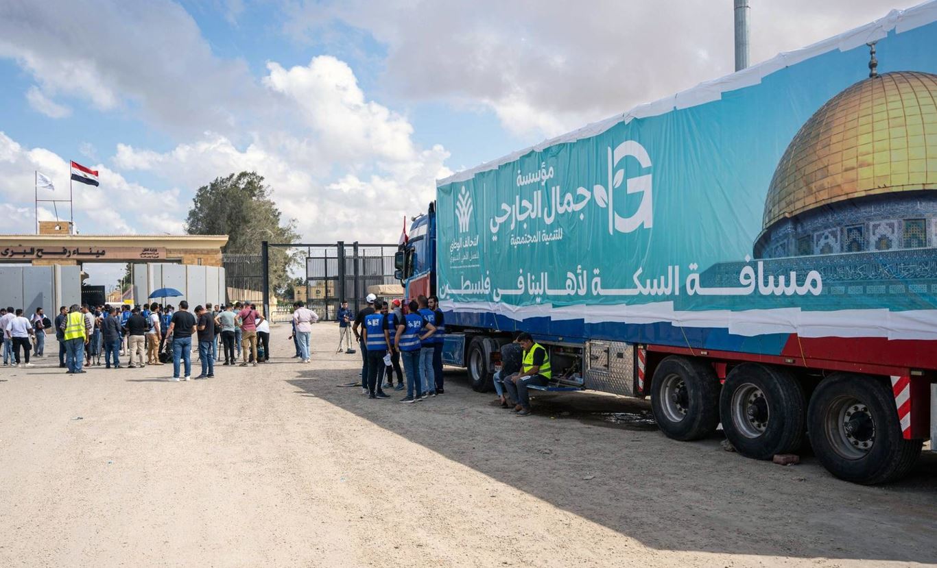 82 شاحنة تصل إلى قطاع غزة عبر بوابة ميناء رفح البري