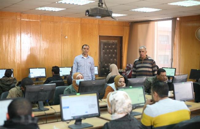 مركز التحول الرقمي بـ جامعة جنوب الوادي يجري اختبارات لـ125 باحثًا
