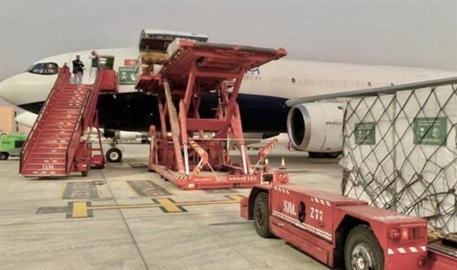 مطار العريش يستقبل طائرة سعودية على متنها 24 طنا من المساعدات لـ غزة