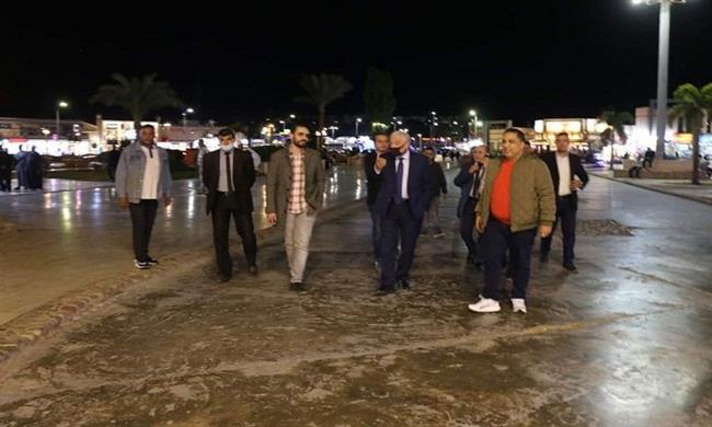 محافظ جنوب سيناء يتفقد عددًا من الفنادق بشرم الشيخ ويهنئ السائحين بالعام الميلادي الجديد