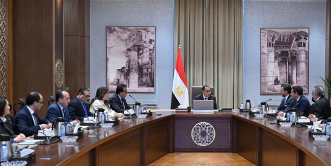 رئيس الوزراء يبحث مع مسئولي مجموعة "أثينا الطبية" سُبل التعاون في القطاع الصحي