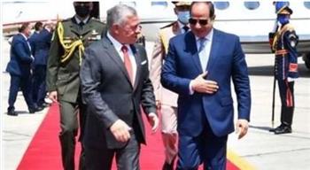   العاهل الأردني يستقبل الرئيس السيسي في مطار الحسين الدولي