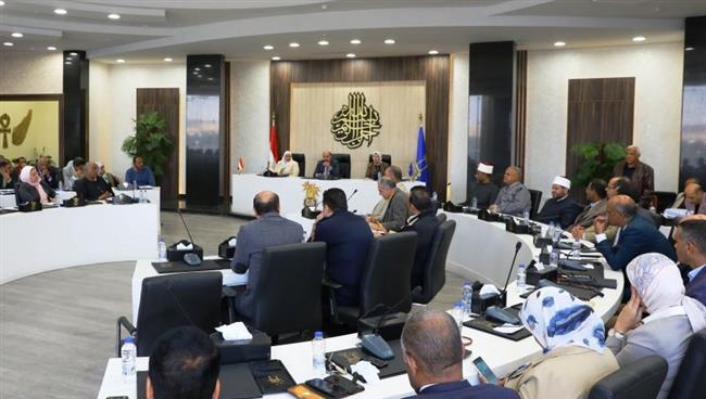 محافظ أسوان يوجه بتشديد الرقابة التموينية لتحقيق صالح المواطن 