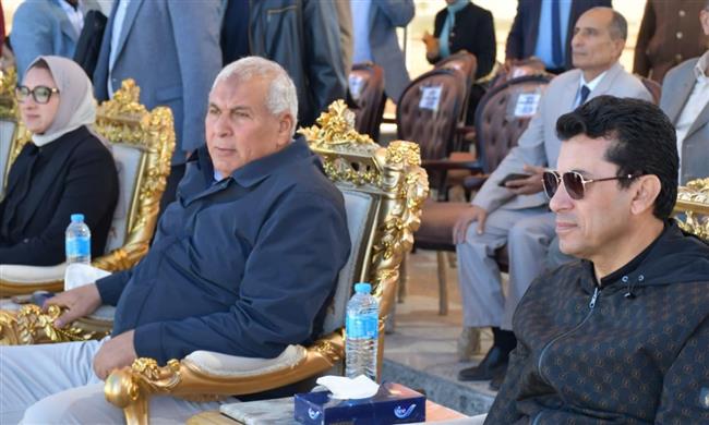 تمهيدًا لافتتاحه.. "صبحي" و الزملوط " يتفقدان نادي الهجن والفروسية الدولي 