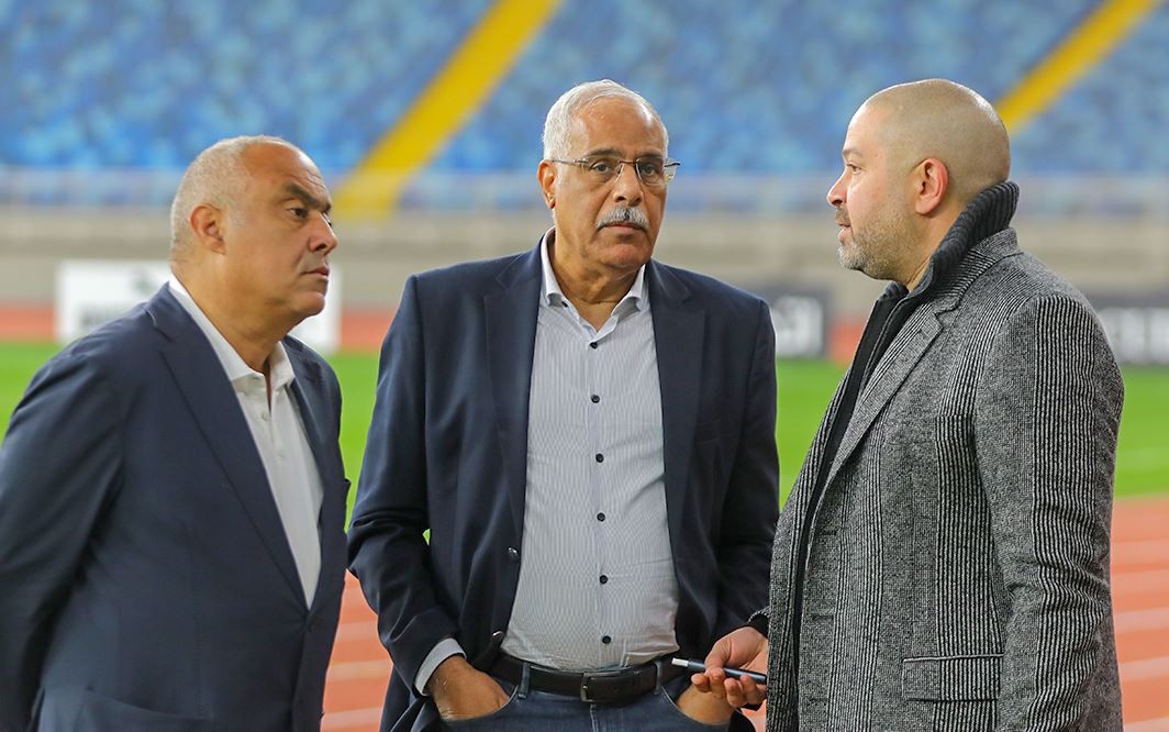 رئيس اتحاد الكرة يطير إلى كوت ديفوار لمؤازرة منتخب مصر