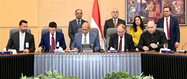 وزير الإسكان يشهد توقيع عدد من البروتوكولات بين الشركات الوطنية والعالمية