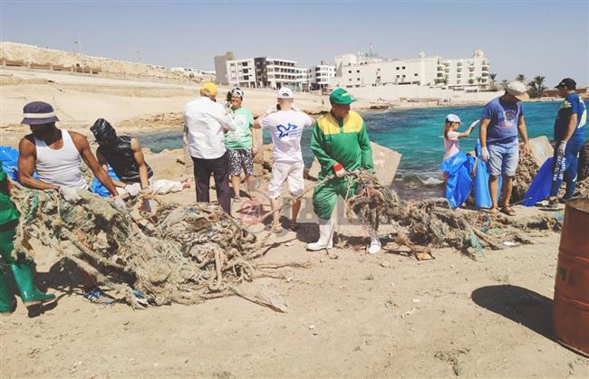 الغردقة.. حملة لتنظيف قاع البحر بمنطقة مشروع الثروة السمكية