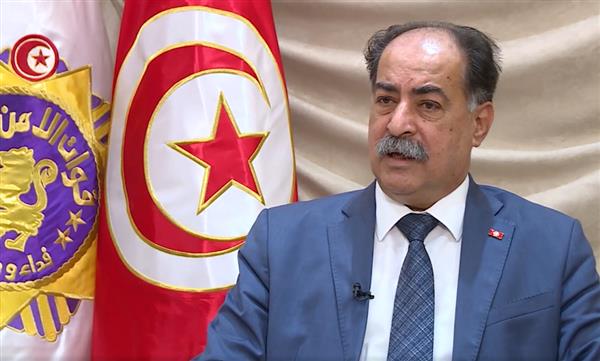 ​وزير داخلية تونس يؤكد ضرورة تحقيق التنمية في المناطق الحدودية مع الجزائر