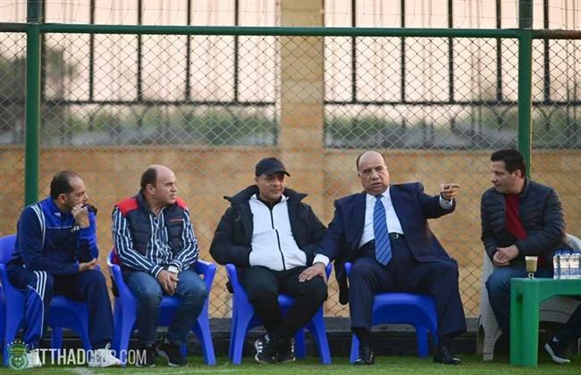 كأس رابطة الأندية .. "مصيلحي" يجتمع بالجهاز الفني واللاعبين قبل مواجهة بلدية المحلة