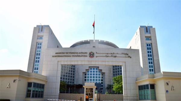 الإمارات تُعرب عن قلقها البالغ من تداعيات الاعتداءات على الملاحة البحرية بالبحر الأحمر