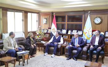   وزير الصحة يلتقي محافظ كفر الشيخ وعددًا من أعضاء مجلسي الشيوخ والنواب