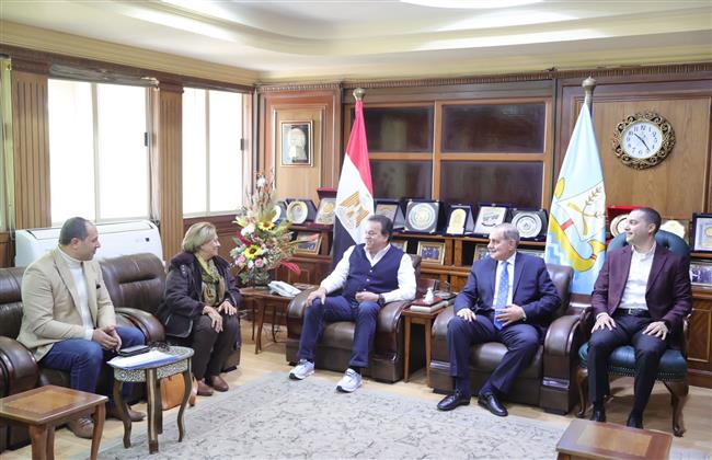 وزير الصحة يلتقي محافظ كفر الشيخ وعددًا من أعضاء مجلسي الشيوخ والنواب