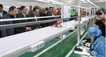   رئيس الوزراء يزور مصنع "وادي السيليكون" للصناعات الإلكترونية بالسخنة