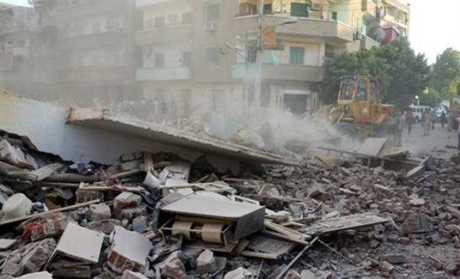 انهيار عقار مكون من 3 طوابق في السيدة زينب