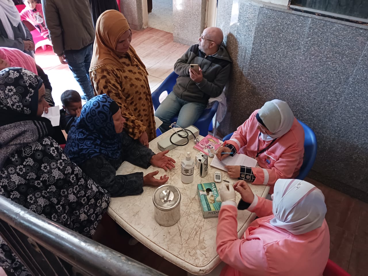 570 حالة.. حصاد قافلة جامعة الزقازيق اليوم بقرية بني هلال مركز منيا القمح