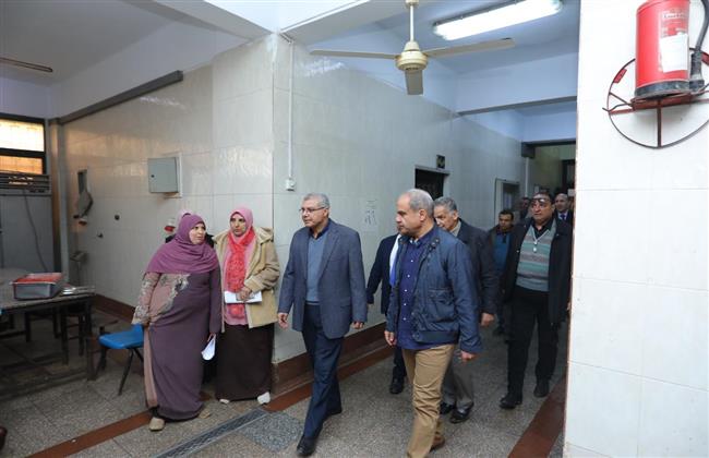 رئيس جامعة الزقازيق يتفقد المدينة الجامعية وكلية التربية النوعية للإطمئنان على الخدمات الطلابية