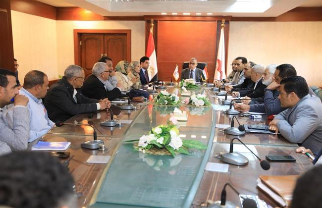 محافظ سوهاج يعقد اجتماعًا موسعًا لمناقشة الموقف التنفيذي لبعض مشروعات المحافظة