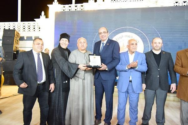 رئيس قطاع "حماة الوطن" بشمال الصعيد يكرم 250 شخصية وكادر حزبي بـ طامية