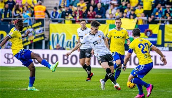 الدوري الإسباني .. فالنسيا يفوز على قادش 4-1