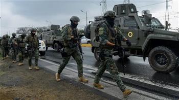   شرطة الإكوادور تعلن إطلاق سراح 11 حارسا احتجزهم نزلاء رهائن بأحد السجون