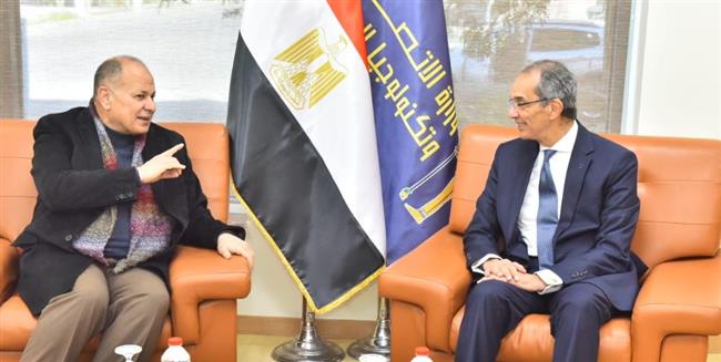 وزير الاتصالات يفتتح بعض مشروعات تكنولوجيا المعلومات بأسيوط الجديدة