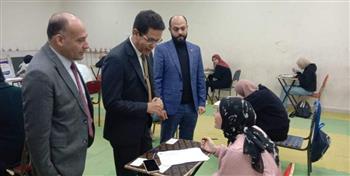 رئيس جامعة بنها يتفقد امتحانات نصف العام بكليتي التربية الرياضية والعلاج الطبيعي