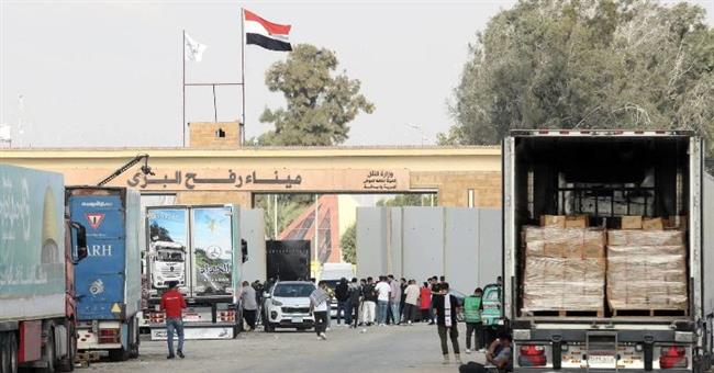 "القاهرة الإخبارية": إسرائيل تضع عراقيل لمنع دخول المساعدات لـ غزة عبر المعابر 