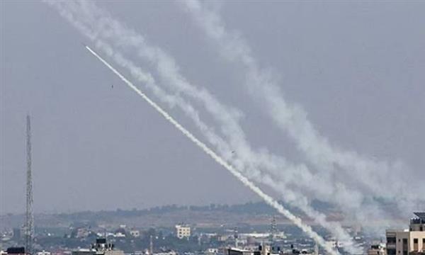 إطلاق 6 صواريخ من غزة نحو أسدود ويافني وسقوط 5 منها في مناطق مفتوحة