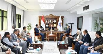 محافظ قنا يبحث آليات التنسيق المشترك لإقامة " قافلة ستر وعافية "